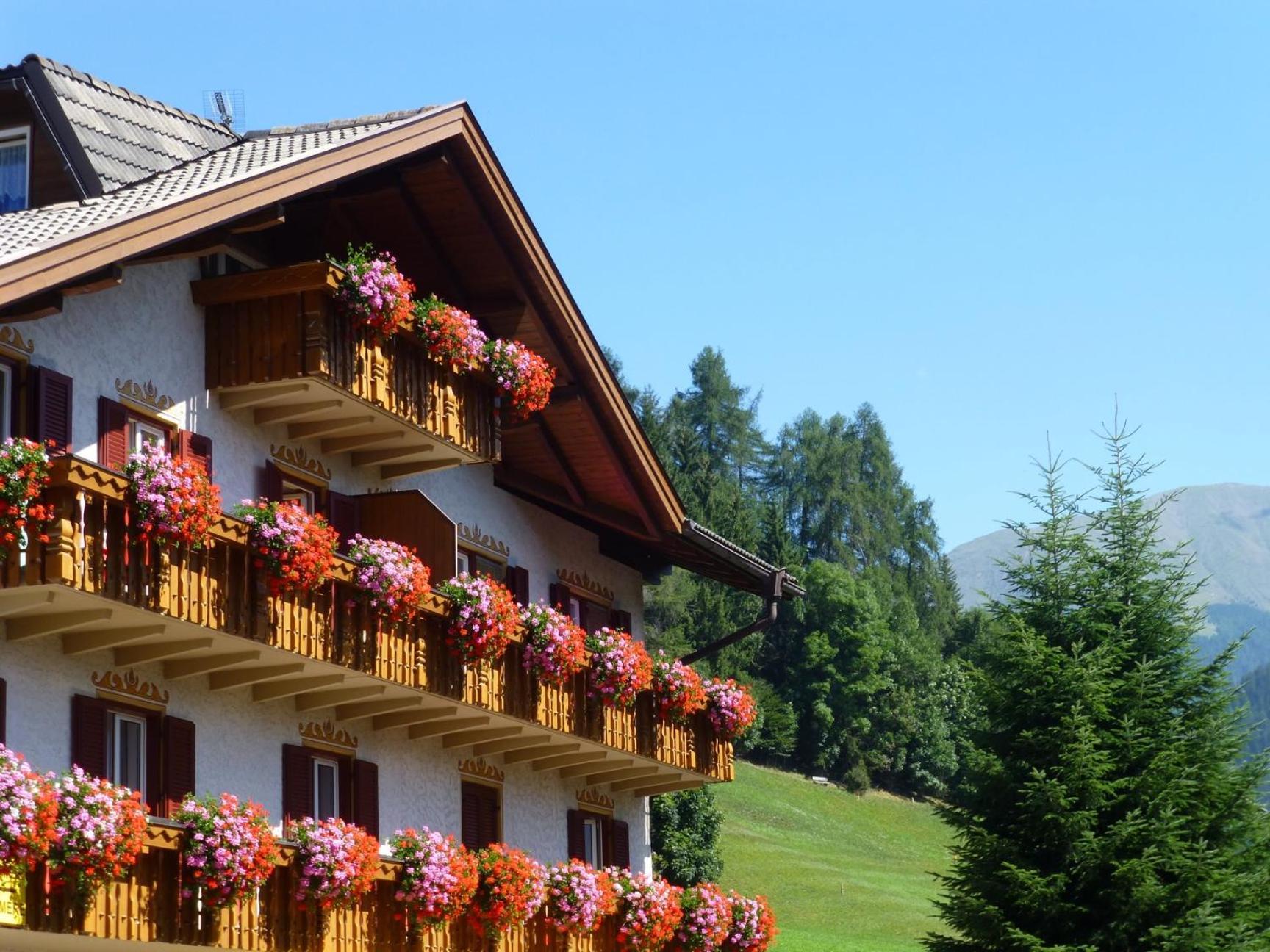 Garni Helfer Bed and Breakfast Toblach Buitenkant foto