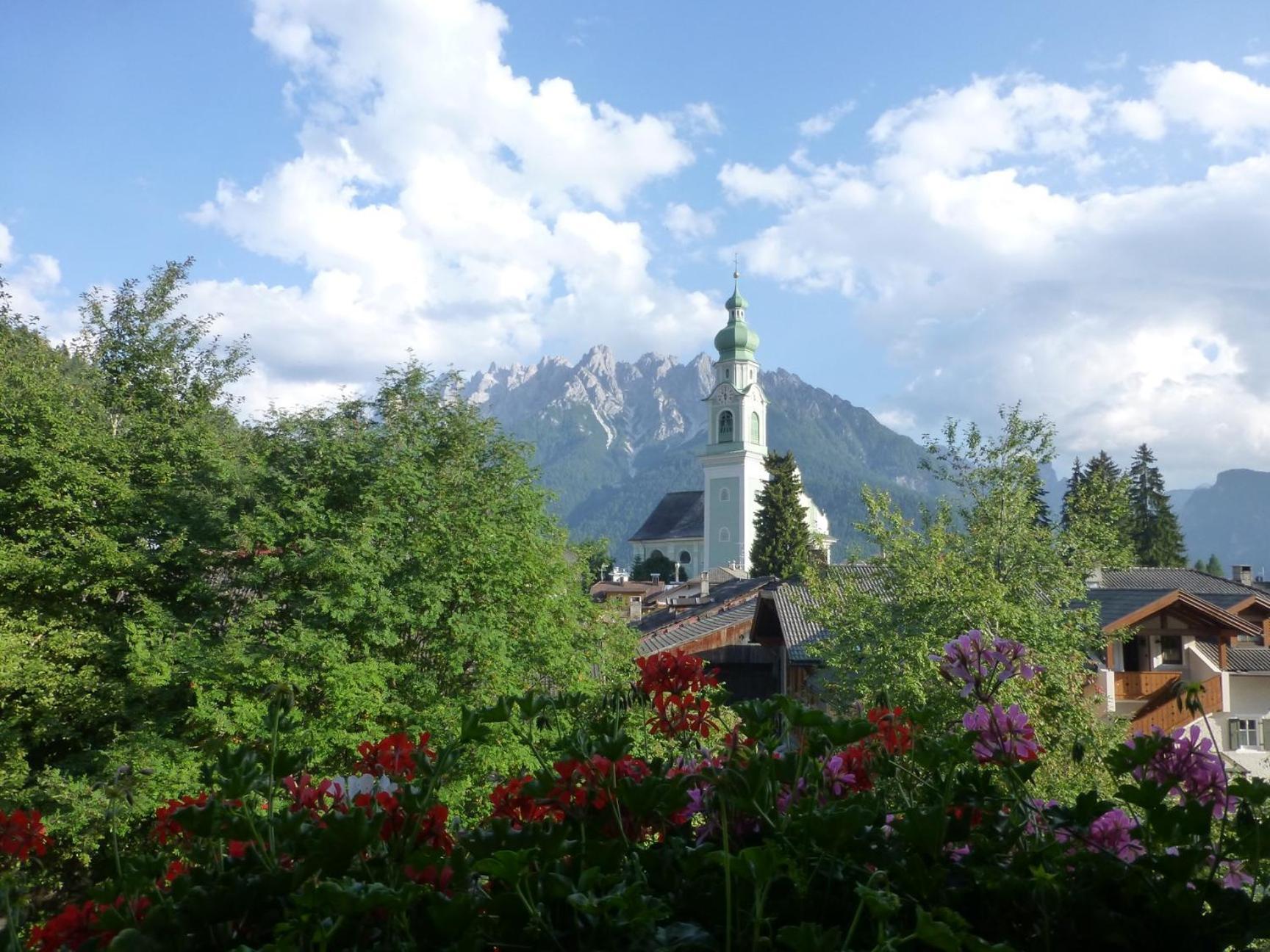 Garni Helfer Bed and Breakfast Toblach Buitenkant foto